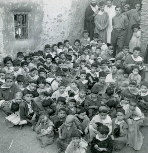 Groupe d’enfants le jour de leur admission à l’école (Amizmiz)